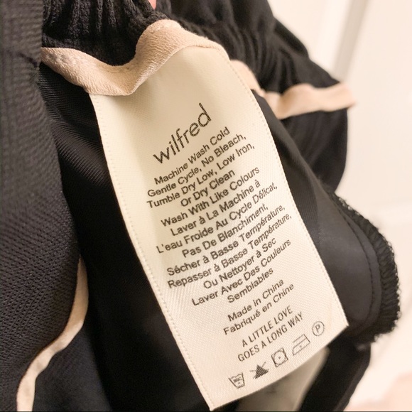 Aritzia Paper Bag Shorts. - Picture 6 of 7